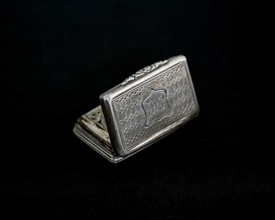 Lot 194 - An early Victorian silver vinaigrette, of...