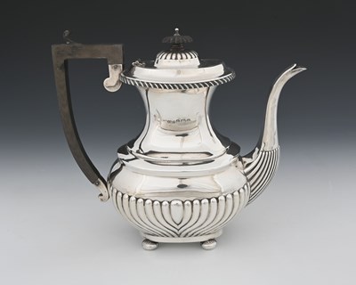 Lot 188 - A George V silver coffee pot, of baluster form,...