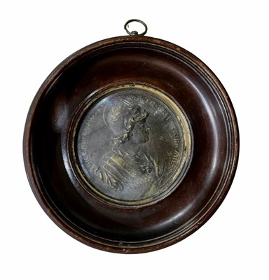 Lot 800 - An 18th-century roundel relief portrait of 3rd...