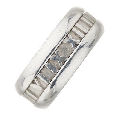 Lot 40 - Tiffany & Co., a silver Atlas band ring