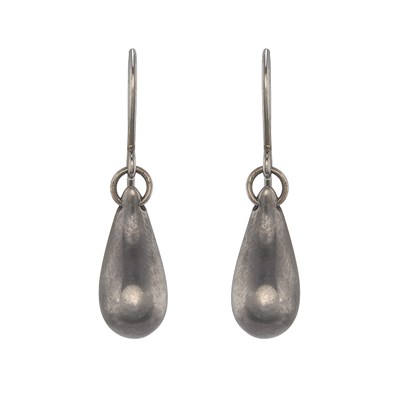 Lot 22 - Elsa Peretti for Tiffany & Co., a pair of silver Teardrop earrings