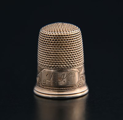 Lot 8 - A twentieth-century gold thimble, decorated...