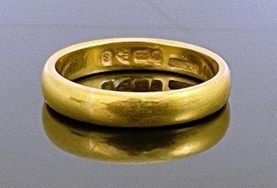 Lot 179 - A 22ct gold wedding band, Cooperative...