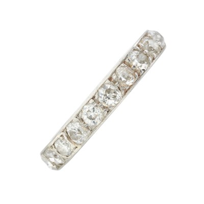 Lot 150 - An early 20th century platinum diamond full eternity ring