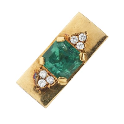 Lot 57 - An 18ct gold emerald and diamond dress ring