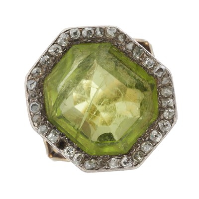 Lot 25 - A late 19th century 18ct gold peridot and diamond cluster ring