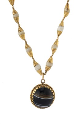 Lot 144 - An unusual late 19th century gold agate and shell necklace