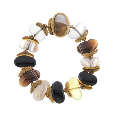 Lot 146 - An unusual Georgian gold agate bracelet