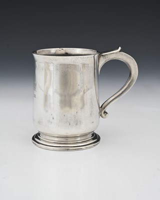 Lot 67 - A George V silver mug, with C-scroll handle,...