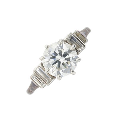 Lot 161 - An Art Deco platinum diamond single-stone ring