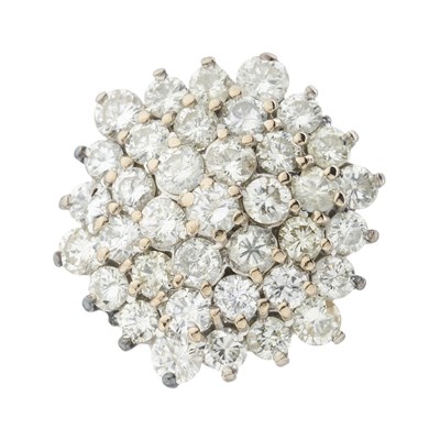 Lot 202 - An 18ct gold diamond cluster dress ring