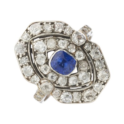 Lot 196 - An early 20th century sapphire and diamond cluster dress ring