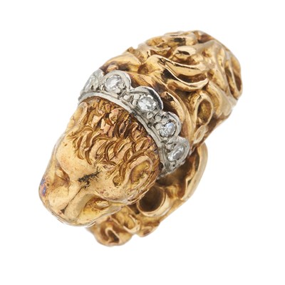 Lot 114 - Zolotas (attrib.), an 18ct gold diamond lion's head ring