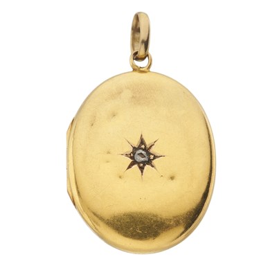 Lot 199 - An early 20th century 15ct gold diamond locket pendant