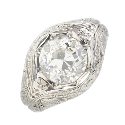 Lot 194 - An old-cut diamond single-stone band ring