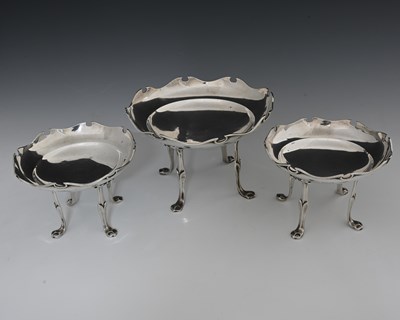 Lot 337 - A suite of three Edwardian Art Nouveau silver...