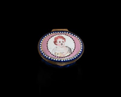 Lot 296 - A Bilston enamel patch box, circa 1780, oval...