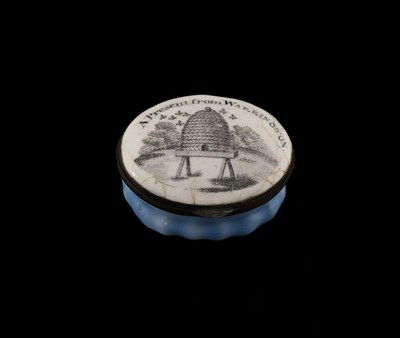 Lot 292 - A Bilston enamel patch box, circa 1790, oval...