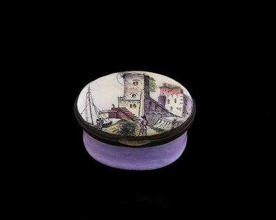 Lot 295 - A Bilston enamel patch box, circa 1780, oval,...