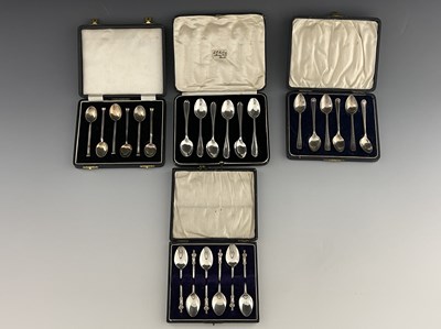 Lot 51 - Four boxed sets of silver tea and coffee spoons