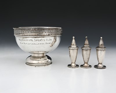 Lot 356 - A George V silver bowl, with pierced gallery...