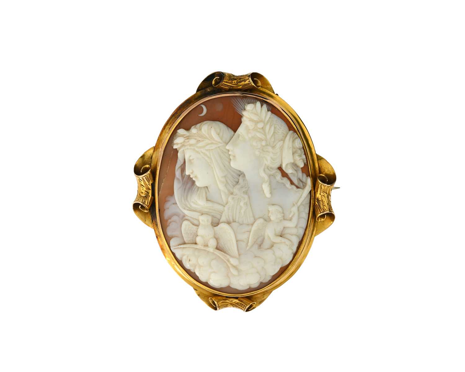 Lot 70 - An Art Nouveau shell cameo brooch