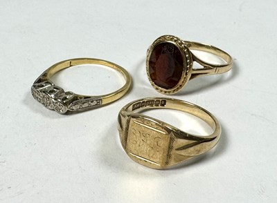 Lot 302 - Three gold rings, to include an 18ct gold diamond three-stone ring