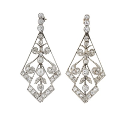 Lot 31 - A pair of Belle Epoque diamond openwork lapel brooches