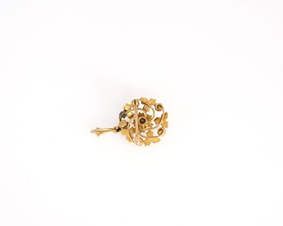 Lot 1 - An Edwardian gold pearl pendant brooch