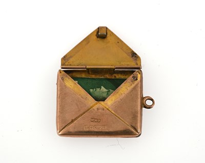 Lot 4 - An early 20th century 9ct gold novelty stamp holder