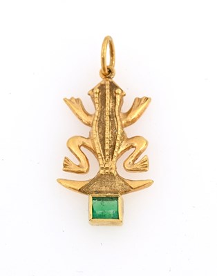 Lot 7 - An 18ct gold emerald salamander pendant