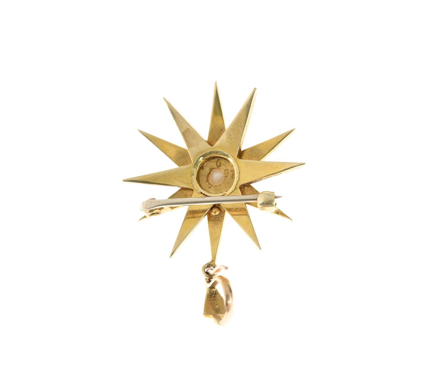 Lot 21 - An early 20th century 15ct gold pearl star pendant brooch