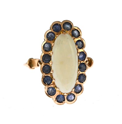 Lot 16 - An early 20th century gold opal and sapphire cluster ring