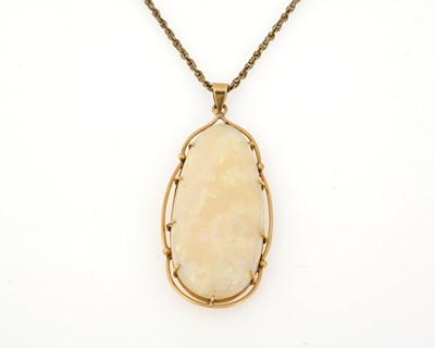 Lot 65 - An 18ct gold opal pendant, with chain