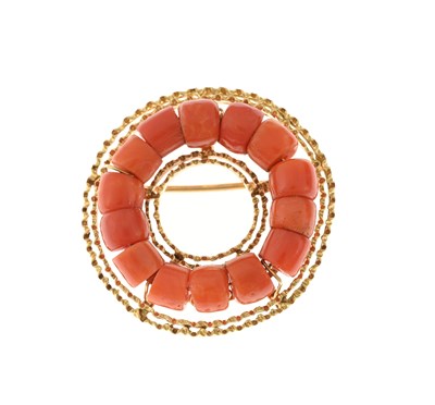 Lot 61 - An 18ct gold coral target brooch