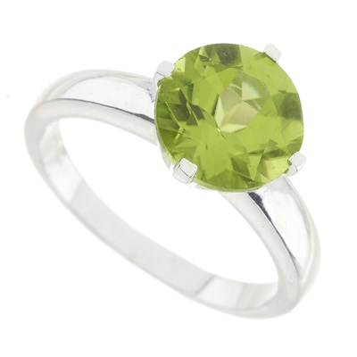 Lot 49 - An 18ct gold peridot single-stone ring