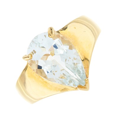 Lot 215 - An 18ct gold aquamarine single-stone ring