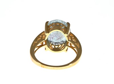 Lot 41 - An 18ct gold blue tourmaline single-stone ring