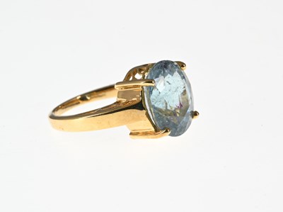 Lot 41 - An 18ct gold blue tourmaline single-stone ring