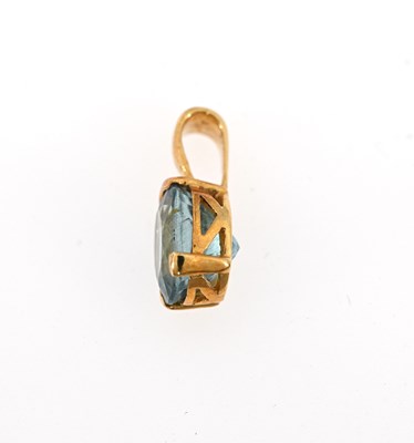 Lot 3 - An 18ct gold blue tourmaline single-stone pendant