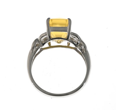 Lot 20 - An 18ct gold fire opal single-stone ring