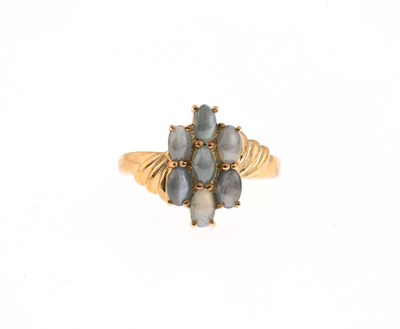 Lot 11 - A 9ct gold cat's eye alexandrite cluster ring