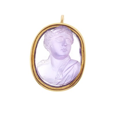 Lot 28 - A 19th century gold amethyst cameo pendant