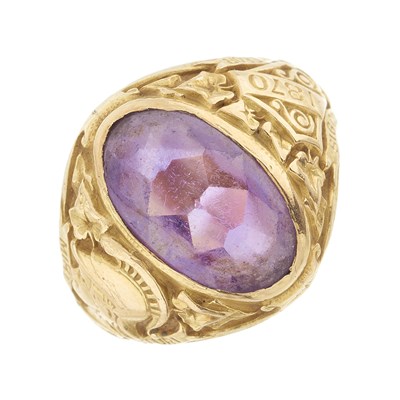 Lot 123 - Tiffany & Co., an Art Deco 14ct gold amethyst signet ring