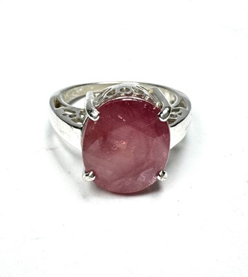 Lot 304 - A 9ct gold ruby single-stone ring