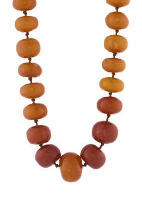 Lot 128 - A graduated natural amber bead necklace