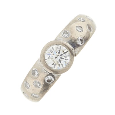 Lot 258 - An 18ct gold diamond band ring