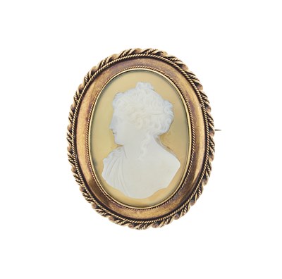 Lot 142 - A late Victorian gold green agate cameo portrait brooch