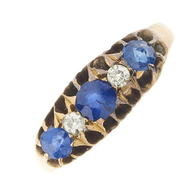 Lot 17 - An Edwardian 18ct gold sapphire and diamond five-stone ring