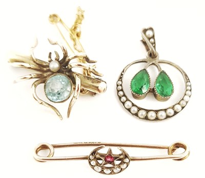 Lot 299 - Three gem-set brooches